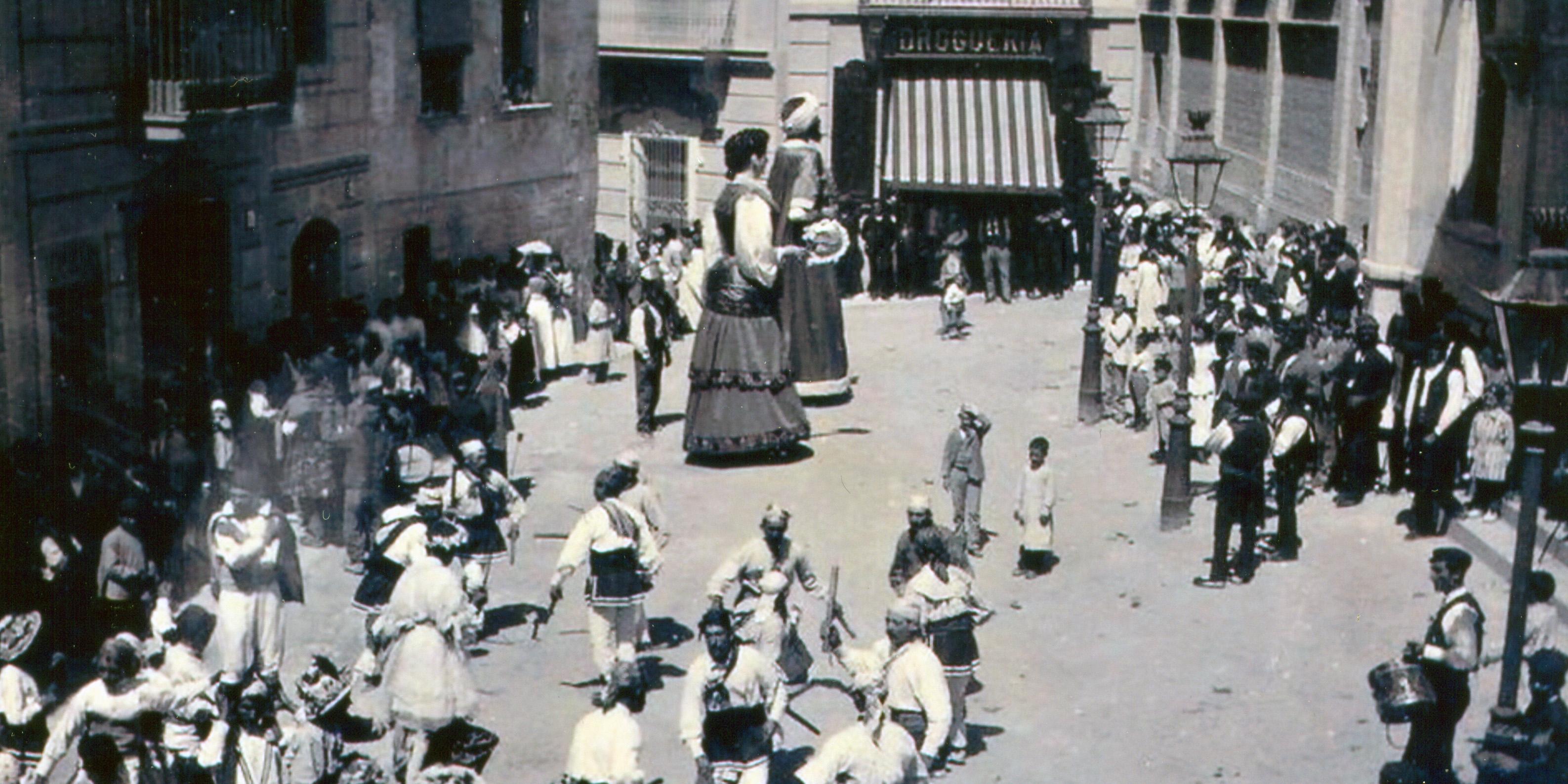 Els papers de Mn. Pau Farret, les confraries sitgetanes i "lo ball de bastons" Els papers de Mn. Pau Farret, les confraries sitgetanes i "lo ball de bastons"
