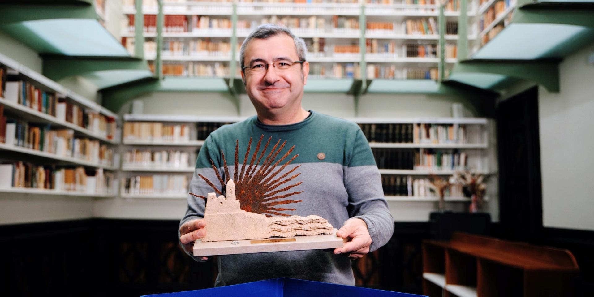 L’historiador Jordi Milà s'endú la Ploma d’Or i el sector sociosanitari i artistes les ‘Distincions Especials’ L’historiador Jordi Milà s'endú la Ploma d’Or i el sector sociosanitari i artistes les ‘Distincions Especials’