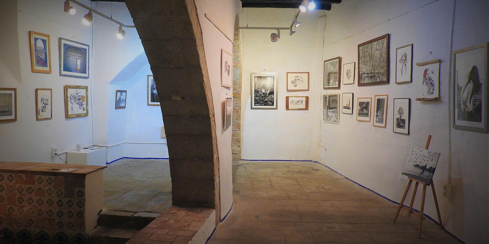 Galeria d’art amb molta vida Galeria d’art amb molta vida