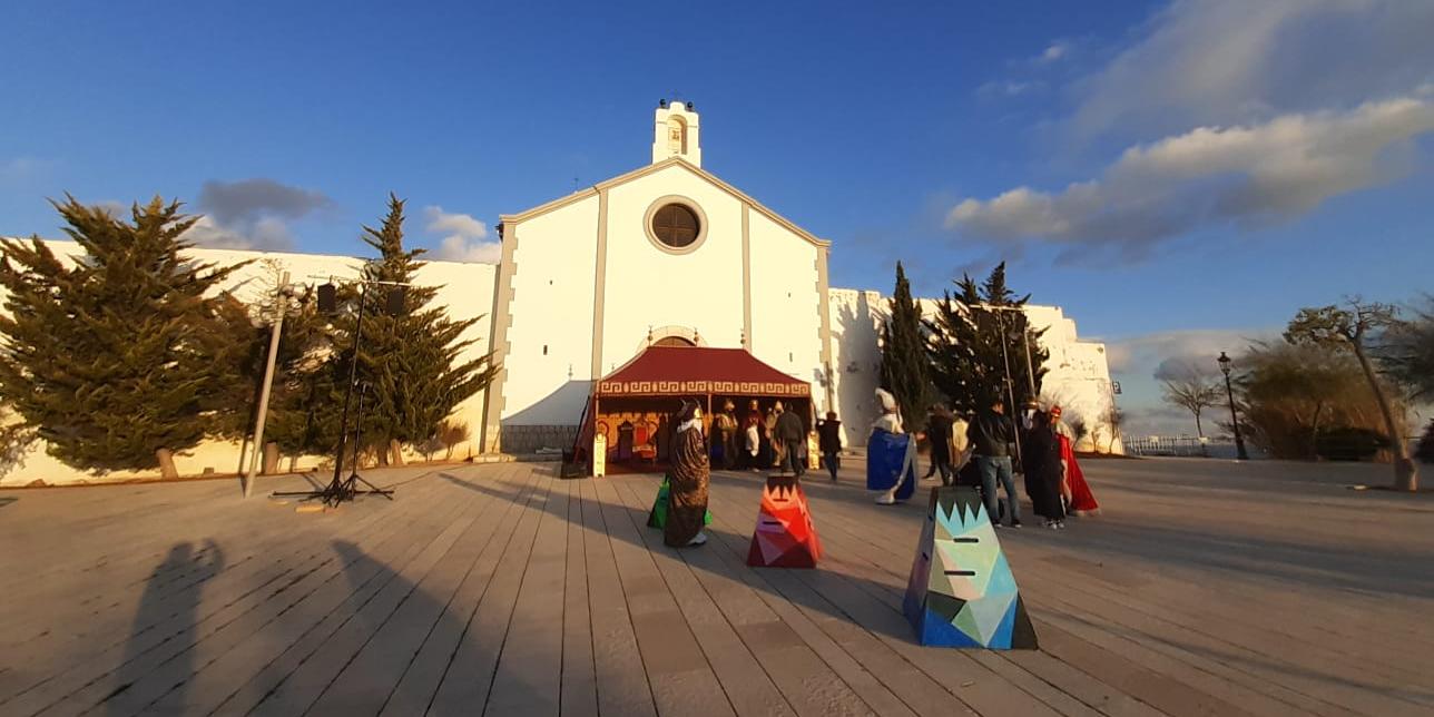 Els Reis d'Orient reparteixen il·lusió i regals a Sitges, amb mascareta i amb totes les mesures de seguretat