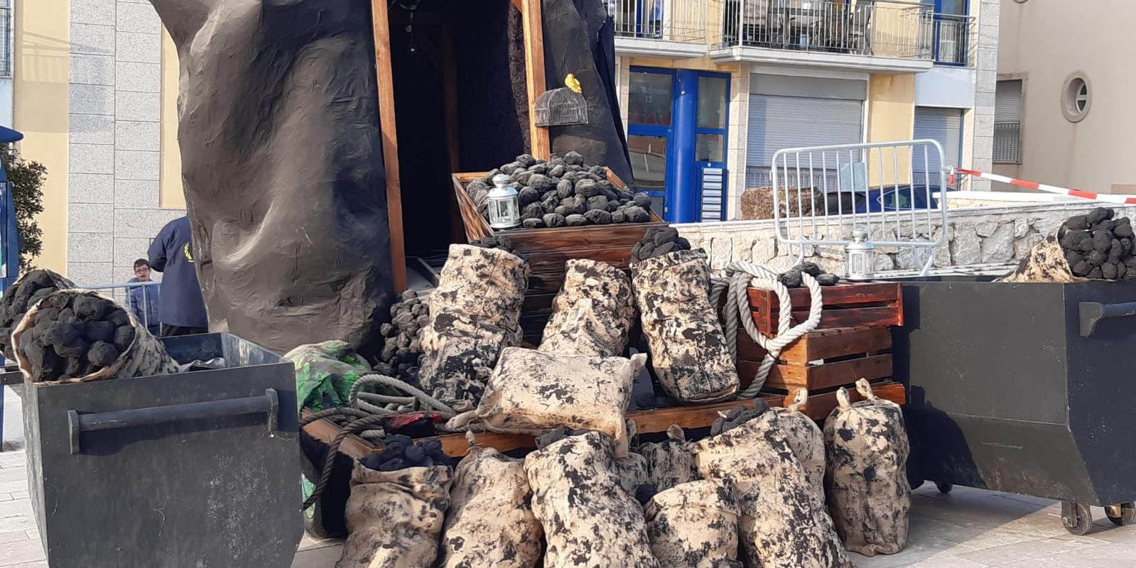 Els Reis d'Orient reparteixen il·lusió i regals a Sitges, amb mascareta i amb totes les mesures de seguretat