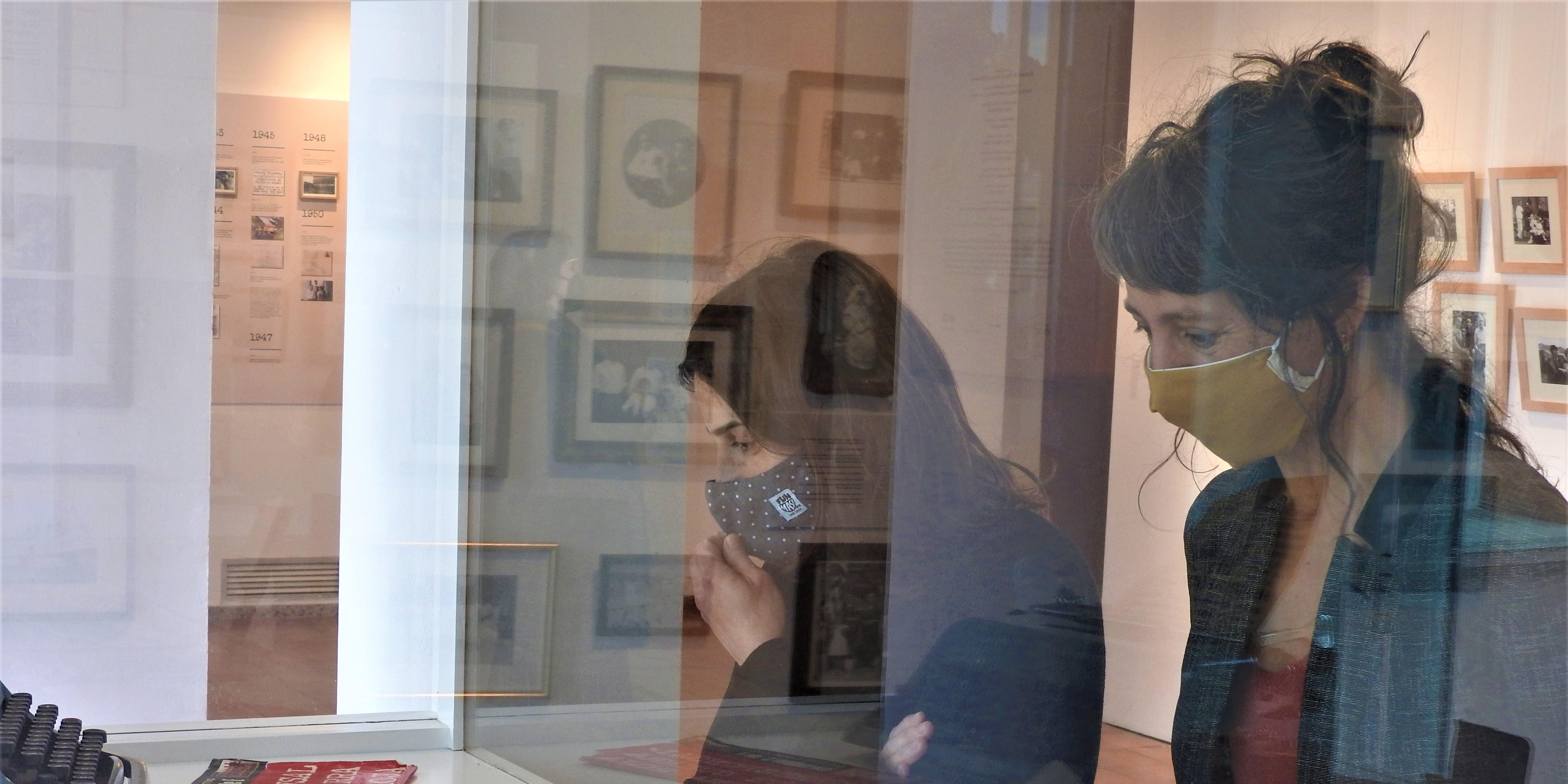 L’exposició ‘Nunca se “save”, descobrint un arxiu’ presenta la riquesa del fons familiar  Buckley-Planas per reivindicar la preservació dels documents i el material fotogràfic