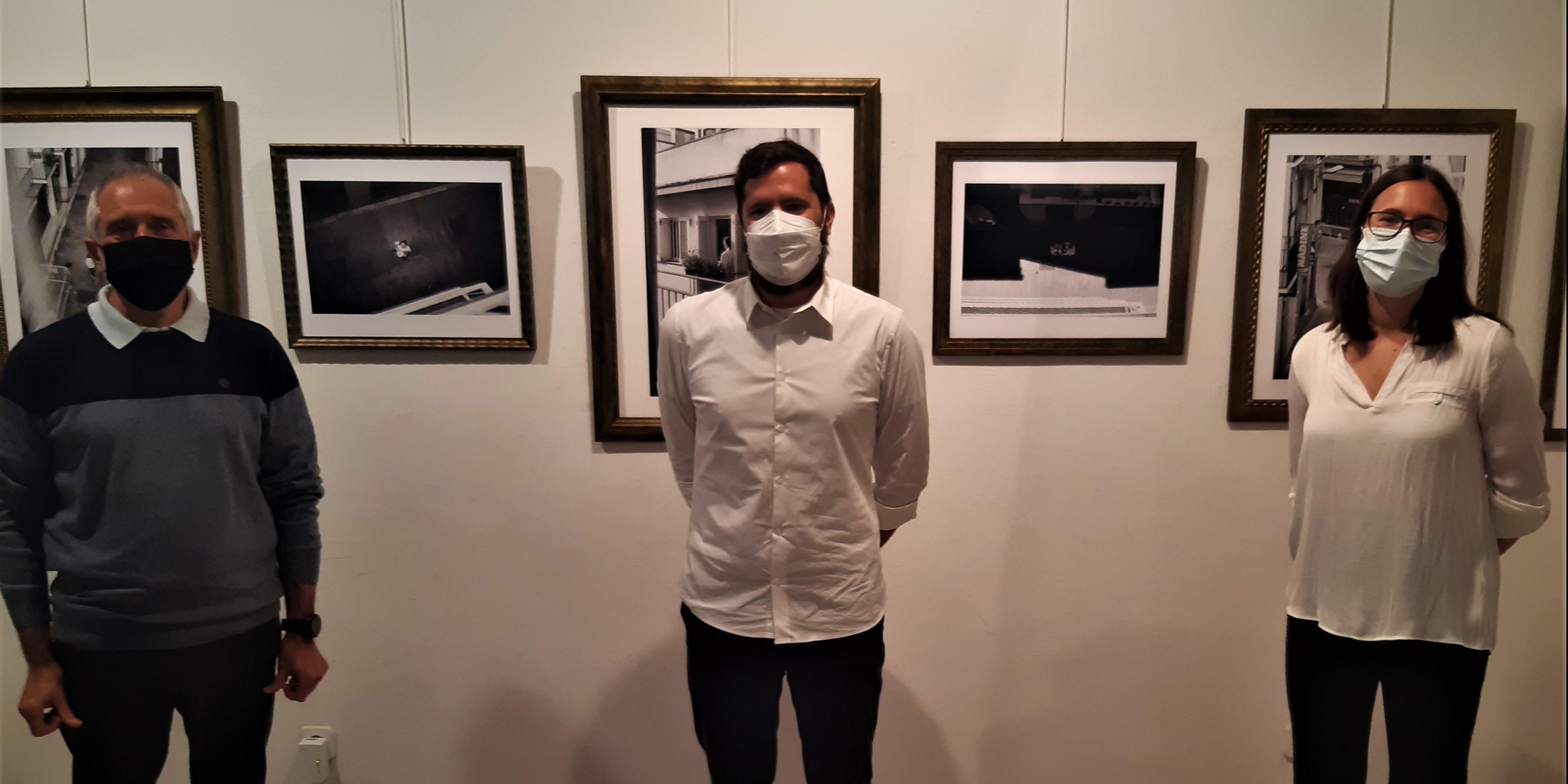 La crònica gràfica de la pandèmia de la Covid-19 es mostra en el projecte expositiu ‘Confinament a Sitges’