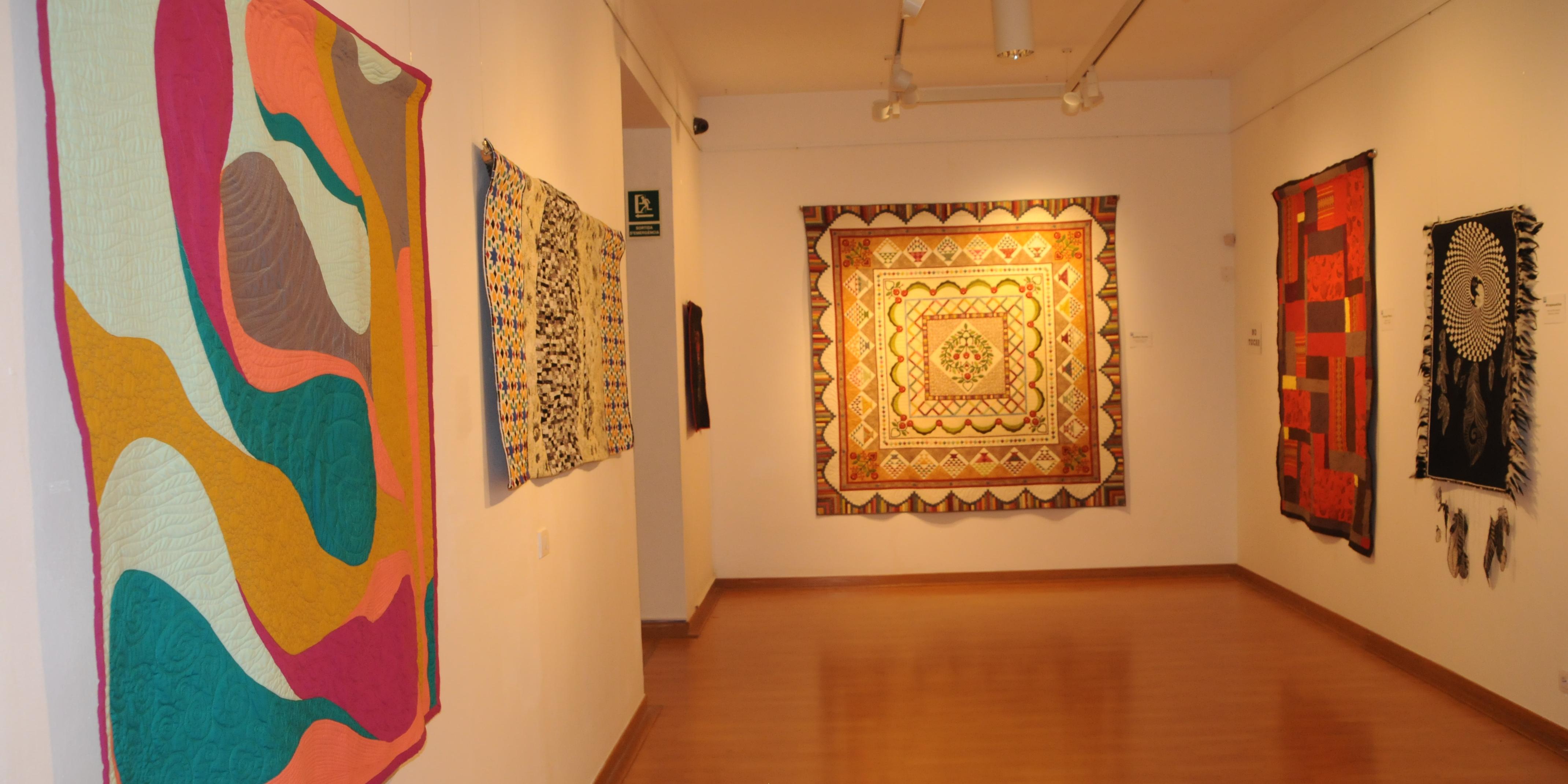 Tornen a Sitges les teles, els fils i la creativitat del Patchwork