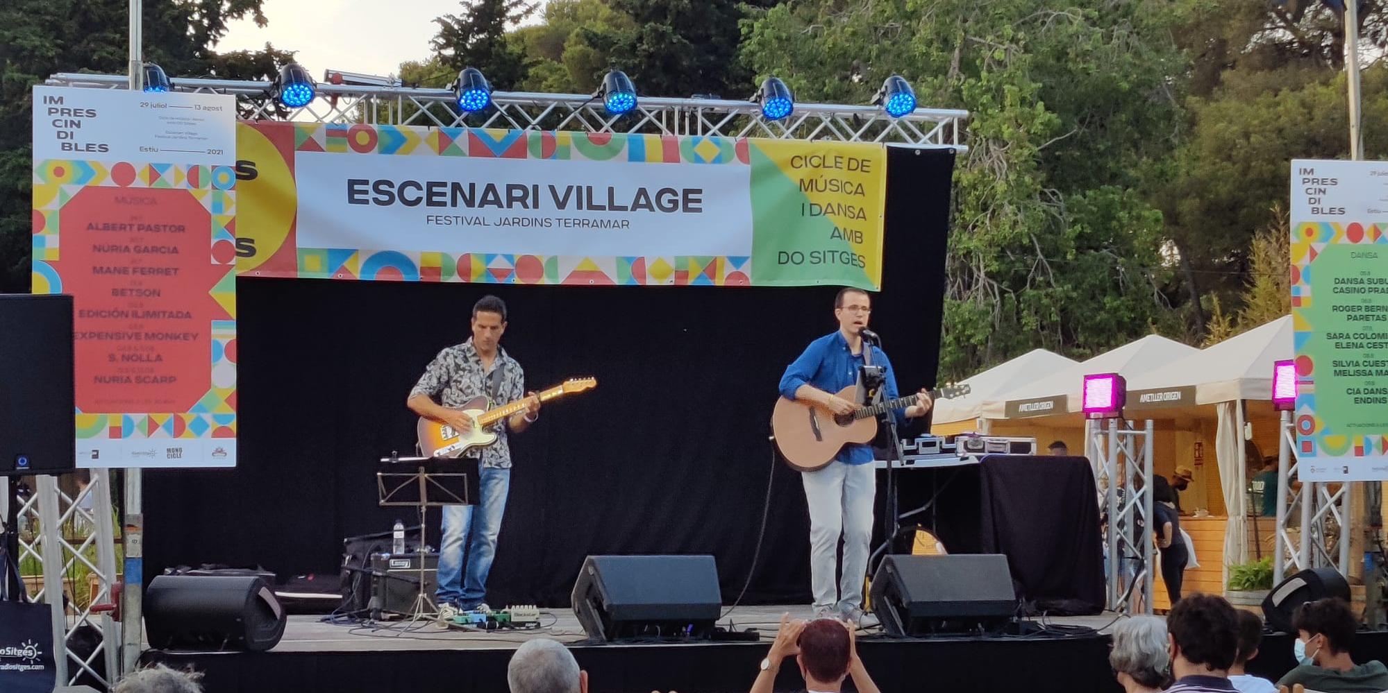 Arrenca el Festival Jardins Terramar amb el concert de Manel