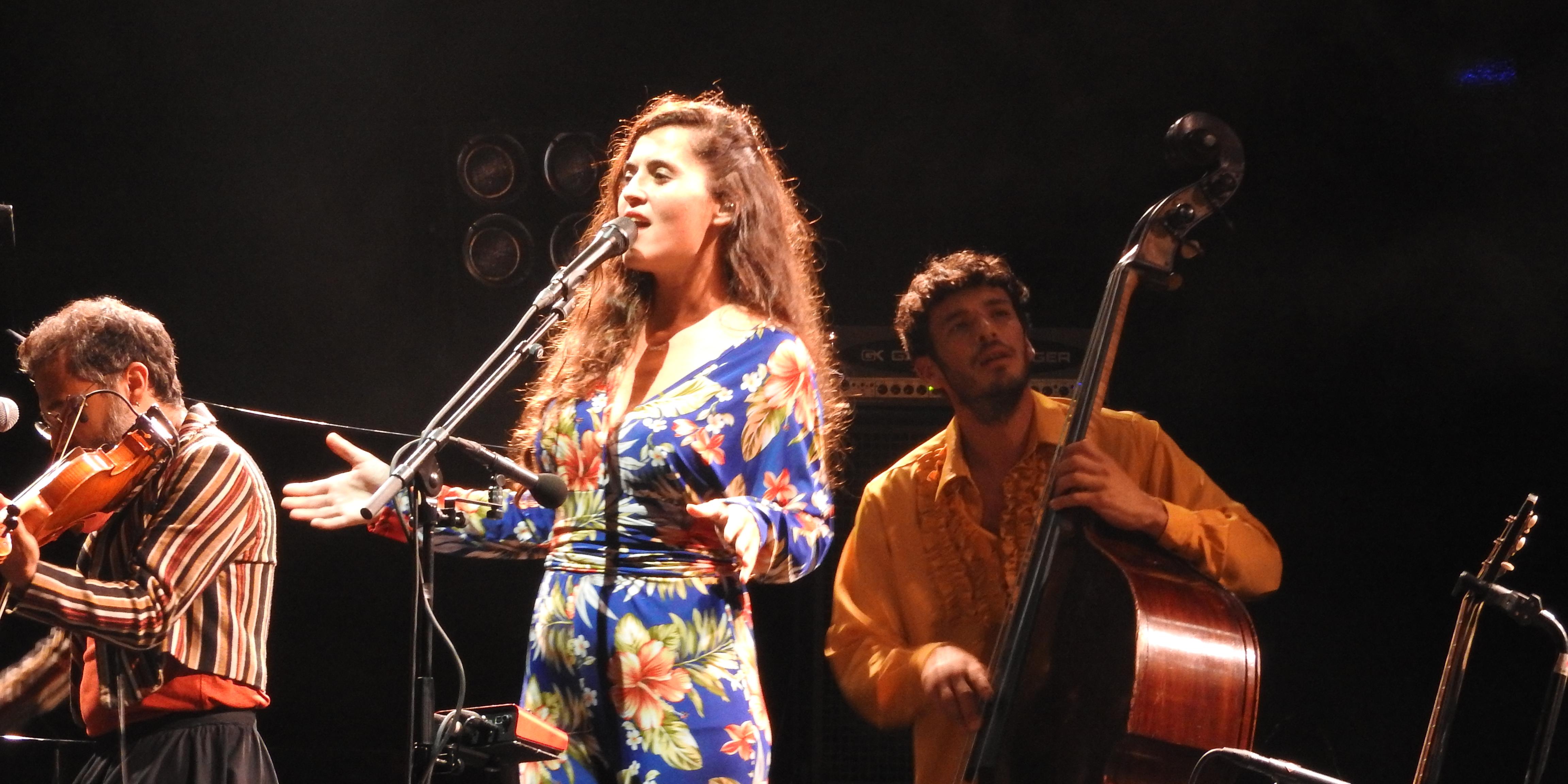 La veu de Silvia Pérez Cruz sedueix els Jardins de Terramar de Sitges