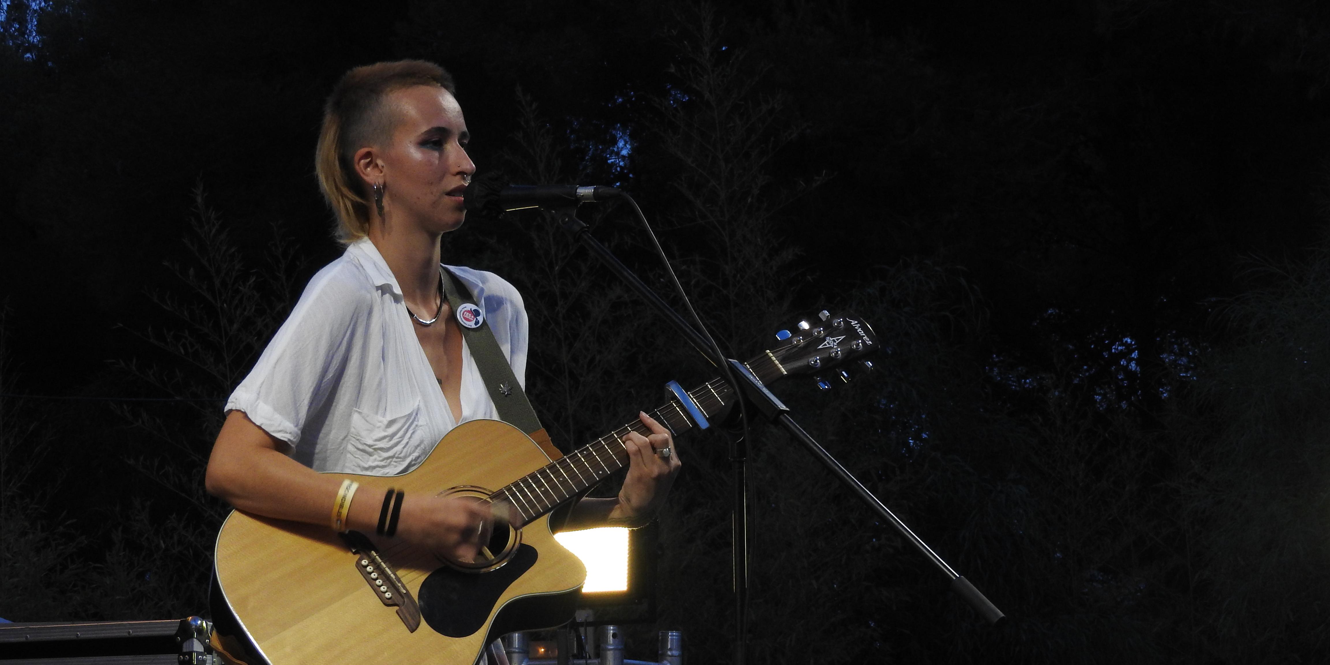 La veu de Silvia Pérez Cruz sedueix els Jardins de Terramar de Sitges