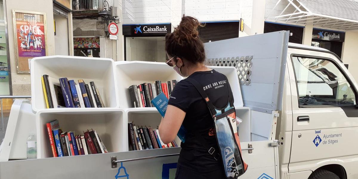 El Cap de la Vila acull la Book truck aquest 10 d’agost de 10 a 14 hores El Cap de la Vila acull la Book truck aquest 10 d’agost de 10 a 14 hores