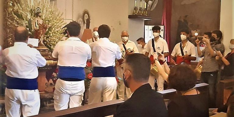 Sitges celebra la Diada de Sant Bartomeu amb pluja, emocions contingudes i amb molt sentiment Sitges celebra la Diada de Sant Bartomeu amb pluja, emocions contingudes i amb molt sentiment