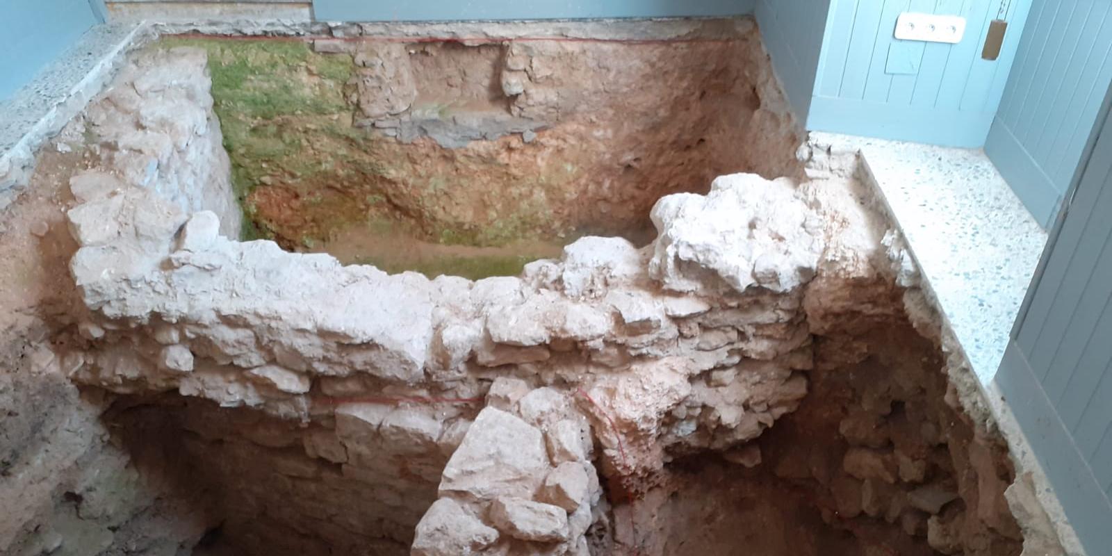 Es reprenen les visites arqueològiques al Puig de Sitges amb l’estrena d’un espai museístic petit a la casa de la Vila