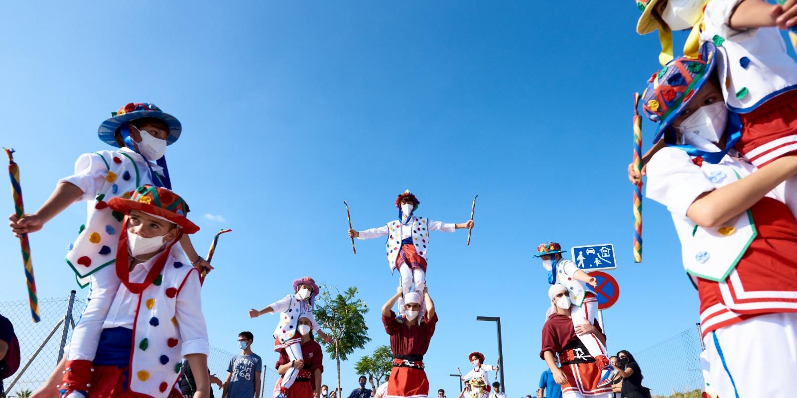 Infants i adolescents protagonitzen una Matinal Infantil lluïda i inèdita en una Santa Tecla especial