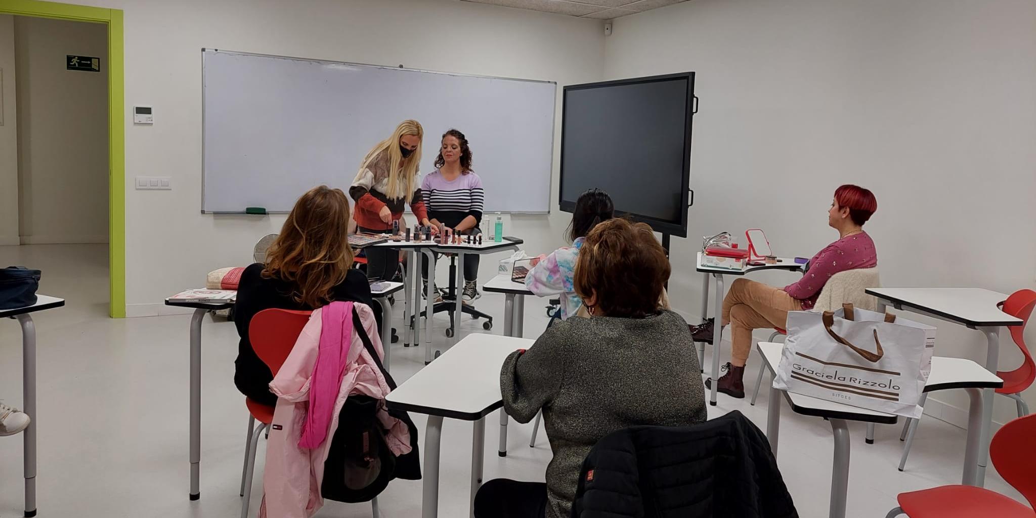 Matrícula oberta als Tastets TIC i als Tastets Culturals del Centre de Formació d’Adults