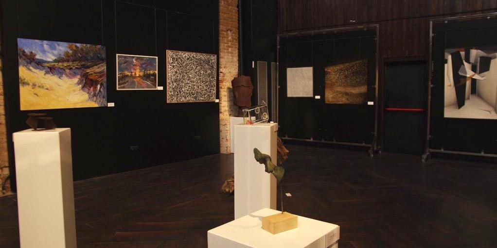 Marta Casas Cuixart guanya el premi de pintura Sanvisens i Pablo Lara Dávila, el premi d’escultura Pere Jou