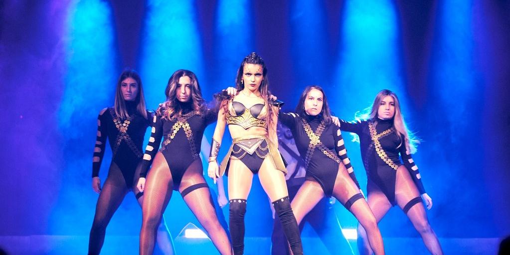 La Reina del Carnaval de Sitges 2022 ha arribat amb un gran espectacle de ball i llum