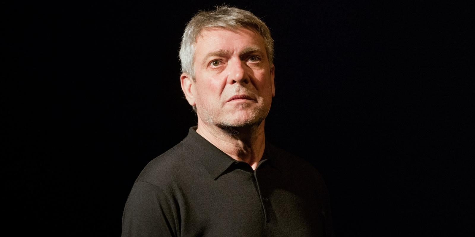 Teatre: El cos més bonic que s’haurà trobat mai en aquest lloc, amb Pere Arquillué Teatre: El cos més bonic que s’haurà trobat mai en aquest lloc, amb Pere Arquillué