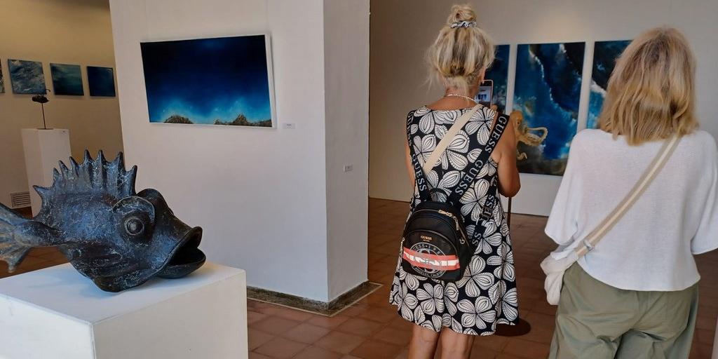 L’artista Rosa Gallach ofereix aquest diumenge una visita guiada a l’exposició ‘Quan el mar parla’ L’artista Rosa Gallach ofereix aquest diumenge una visita guiada a l’exposició ‘Quan el mar parla’